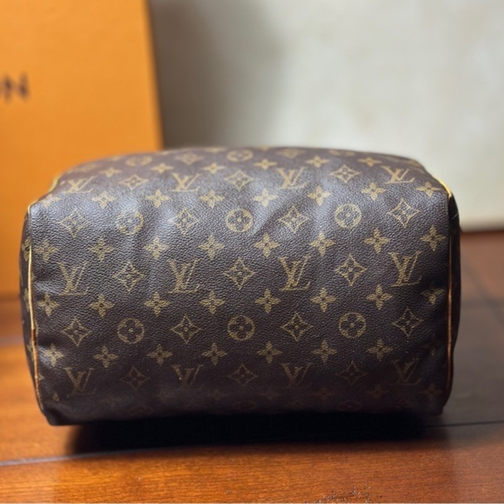AUTHENTIC Louis Vuitton Speedy 30 bag/purse. Monogram canvas. - Picture 10 of 14